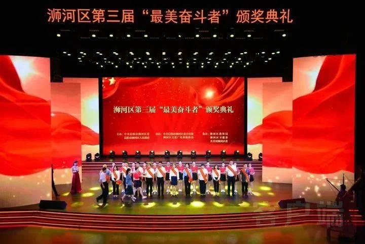 以梯作舟渡塘抢修